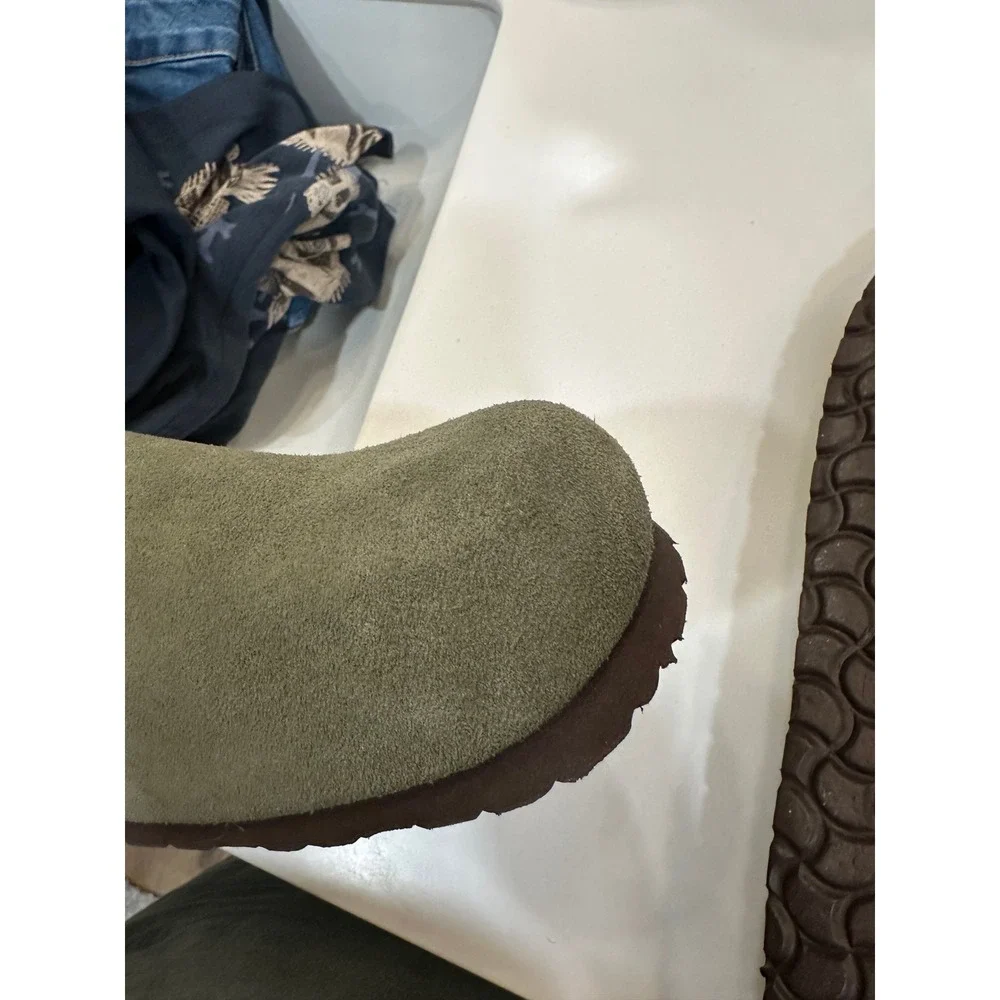 Cushionaire Lane Sage Green Suede Cork Footbed Clogs Mules Mens 9 Womens 11